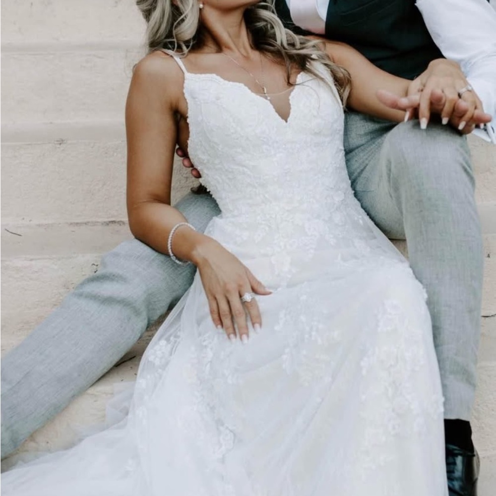 Elegant Lace Wedding Dress size 0